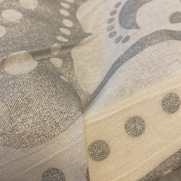 THE ART BOX Wall Tapestry for Bedroom -Silver/white. - Picture 5 of 9